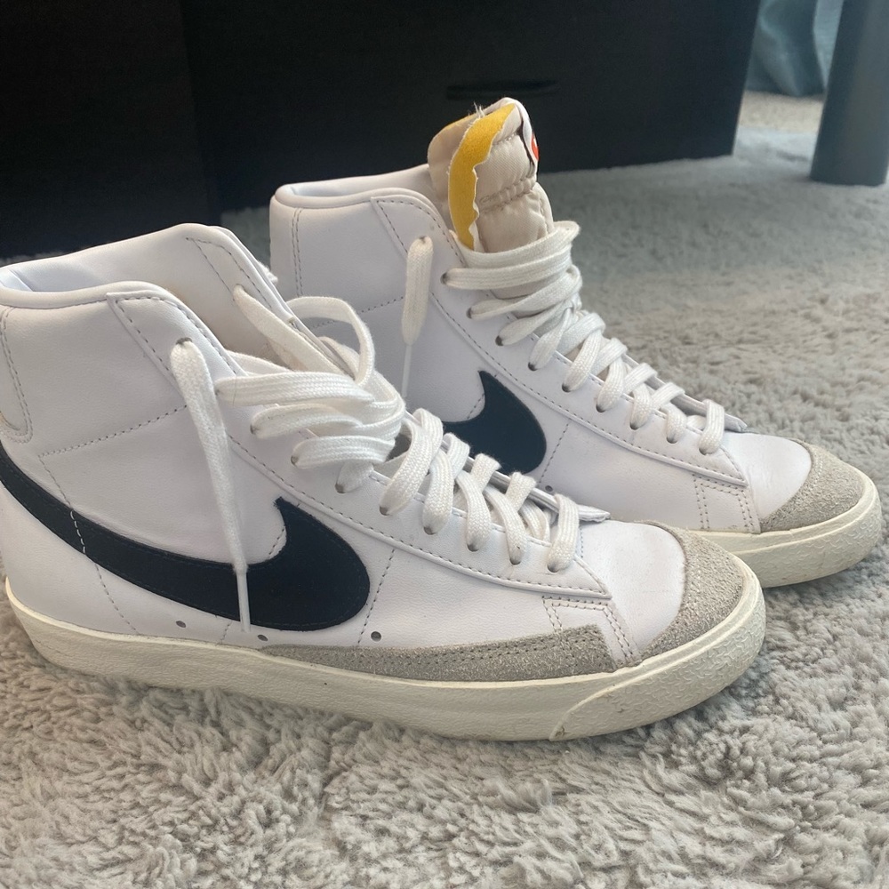 Women’s Nike high top blazers - white